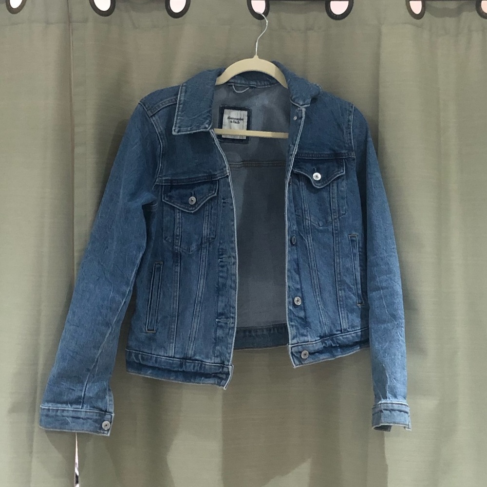Abercrombie and Fitch Jean Jacket NWOT 💙